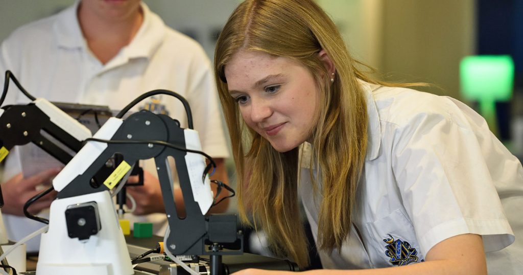 5 STEM Majors That Lead to High Paying Career Options